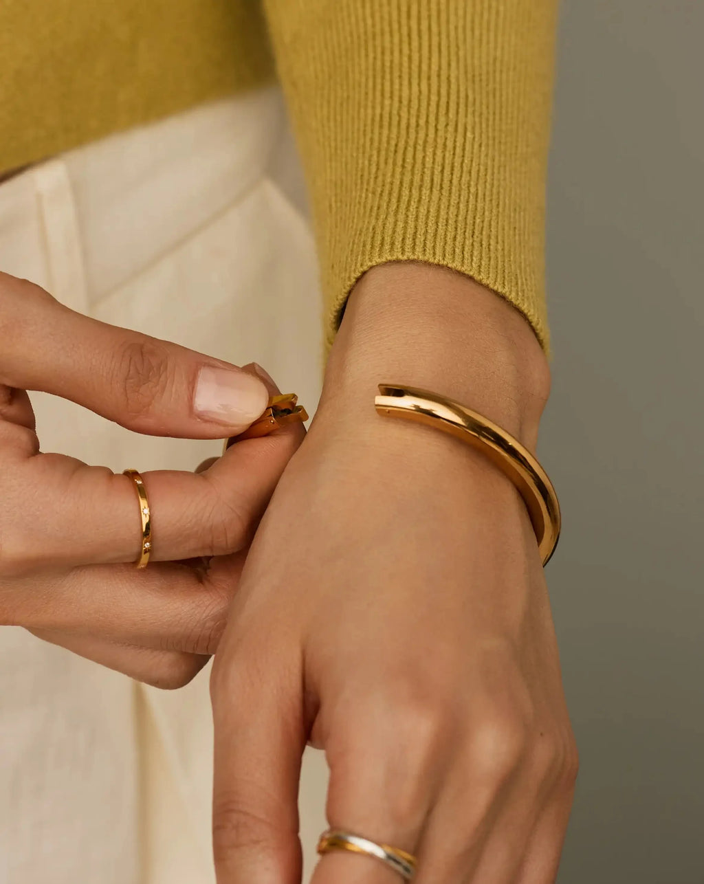 Chunky Round Hinged Bangle | 18ct Gold Plated