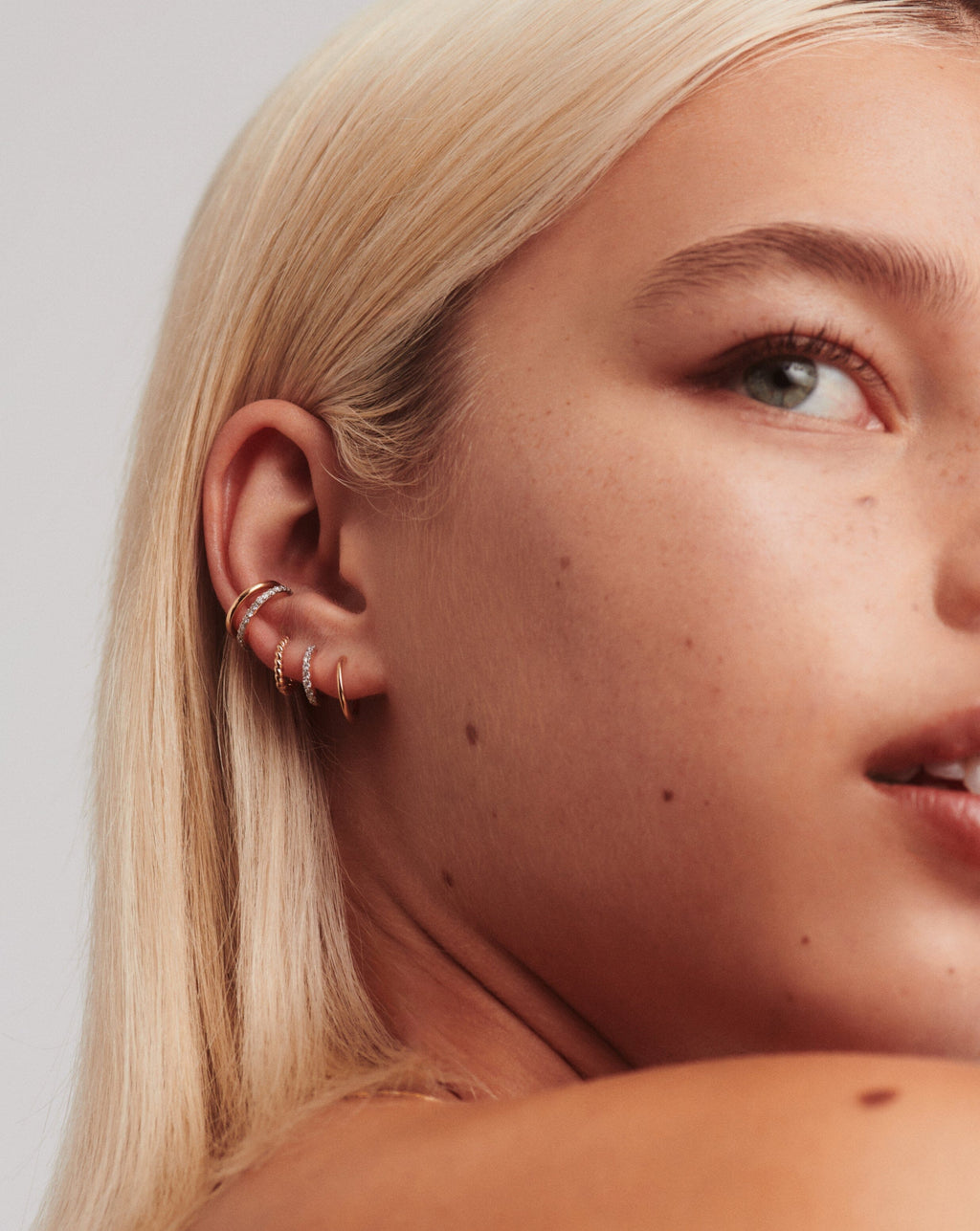 Solid Gold Classic Mini Hoop Earrings
